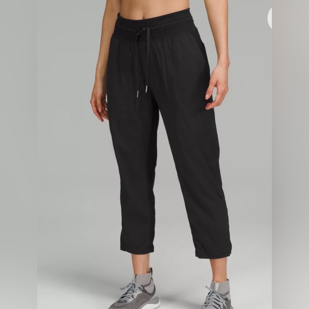 Lululemon Women’s Dance Studio Crop Pant Black Size 4